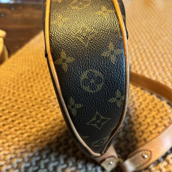 Louis Vuitton Thames GM Monogram Authentic Bag - Picture 6 of 15